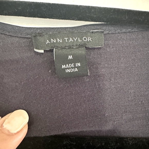 Ann Taylor Navy Keyhole Front Long Sleeve Blouse Size Medium - Picture 5 of 5